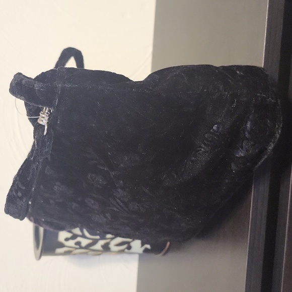 Beautiful handbag Nwot velvet with floral design - Picture 3 of 5